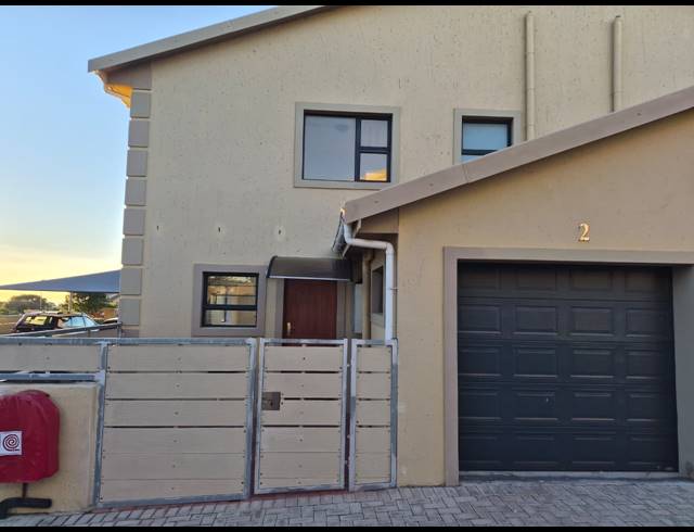3 BEDROOM TOWNHOUSE FOR SALE IN MOSSEL BAY CENTRAL